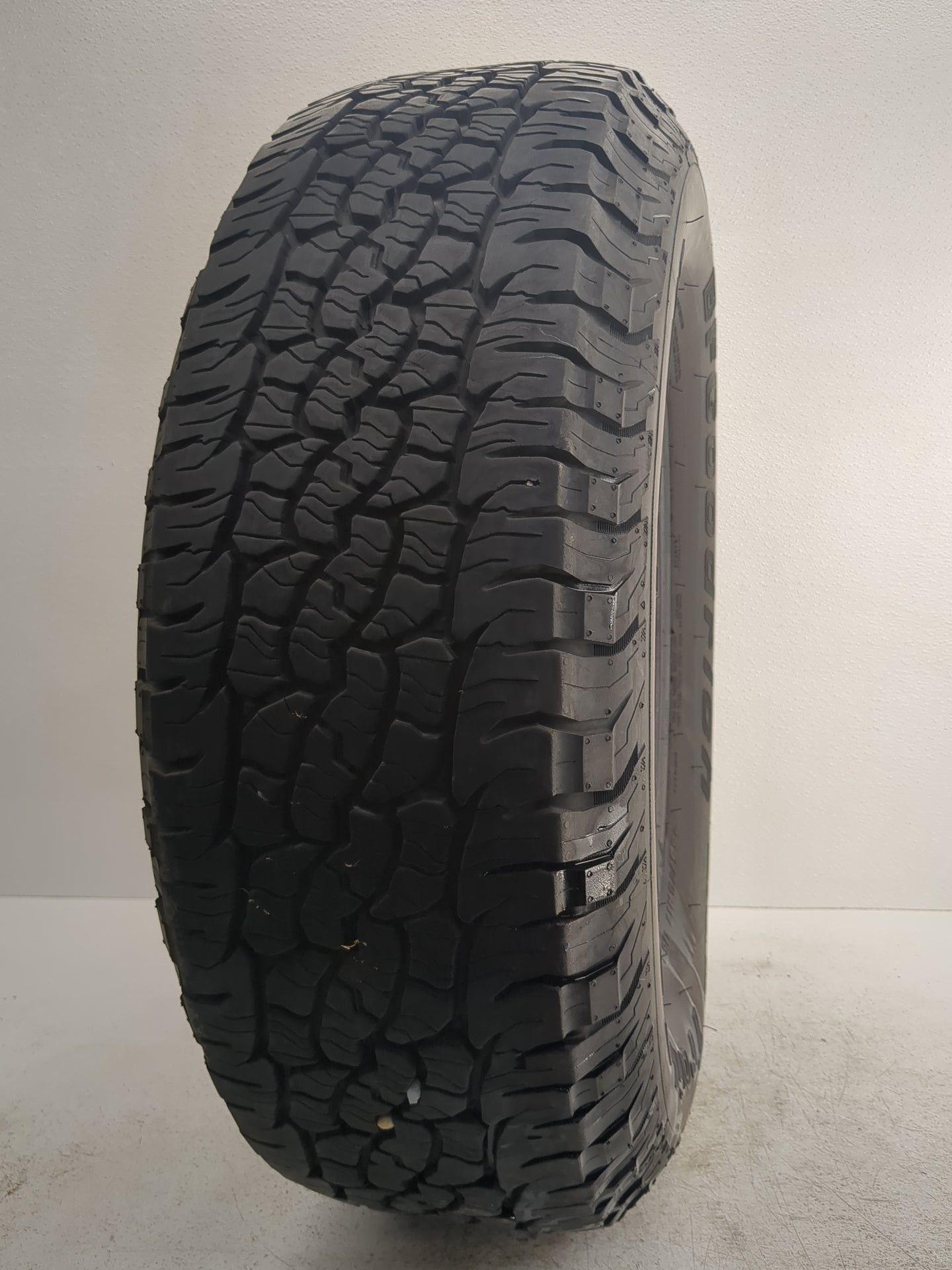 Used Tire 265/70R17 BFGOODRICH ALL-TERRAIN T/A 115S - Tread Depth 9/32 - Oemusedautoparts1.com