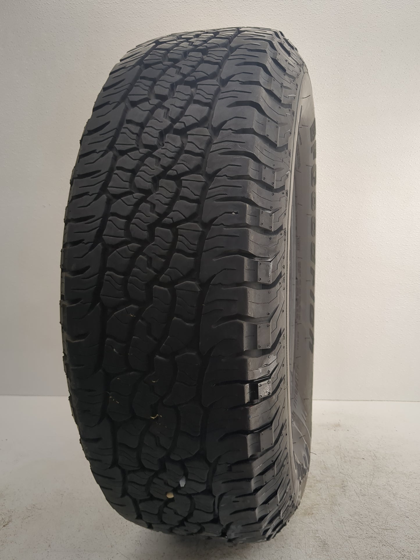 Used Tire 265/70R17 BFGOODRICH ALL-TERRAIN T/A 115S - Tread Depth 9/32 - Oemusedautoparts1.com
