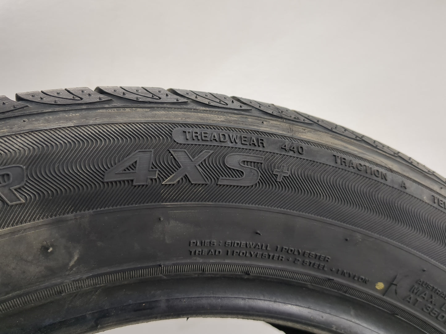 Used Tire 215/55R16 SOLARUS 4XS+ 93H - Tread Depth 9/32 - Oemusedautoparts1.com
