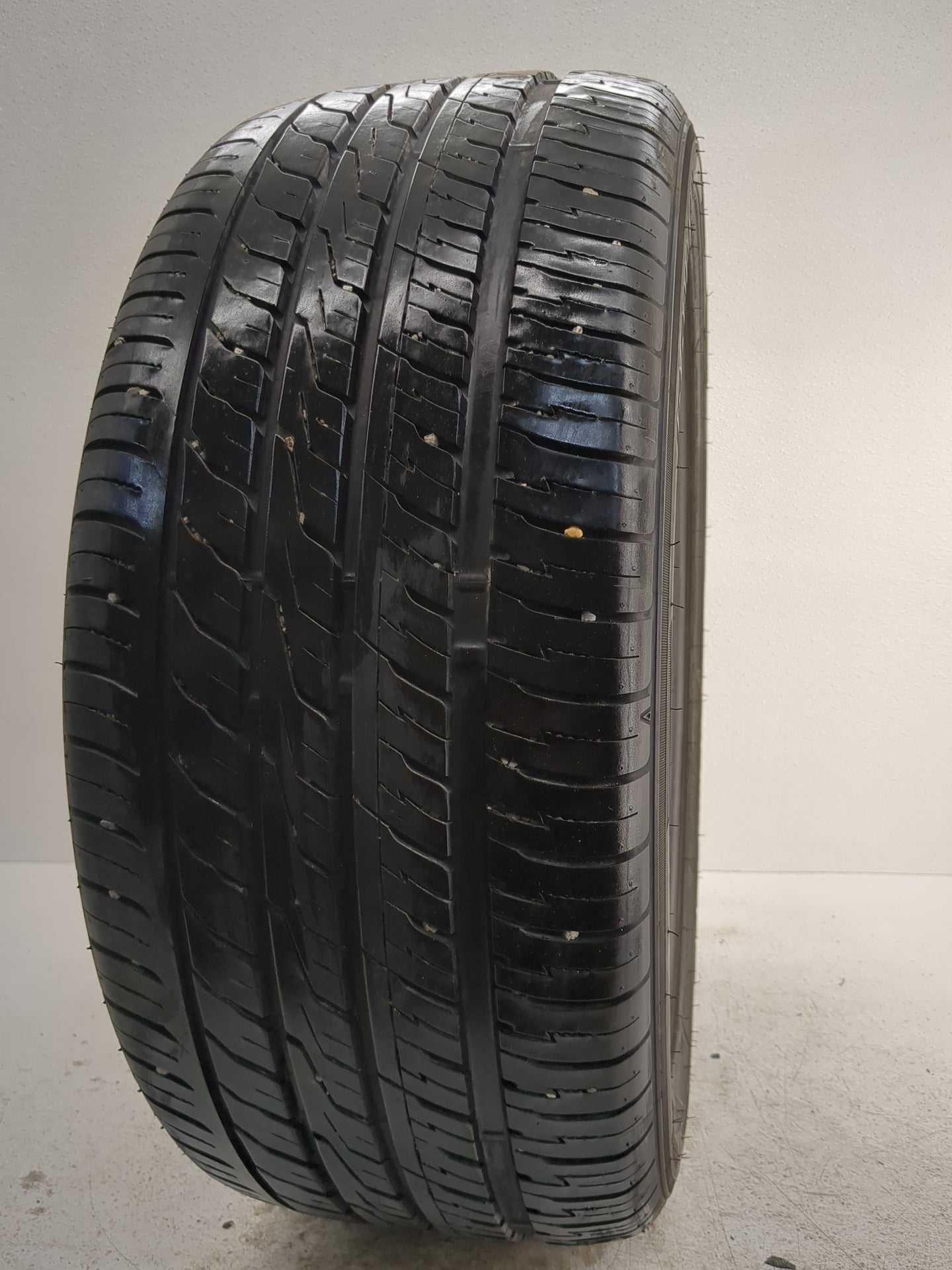 Used Tire 245/45R18 IRONMAN IMOVE GEN 3 100W - Tread Depth 9/32 - Oemusedautoparts1.com