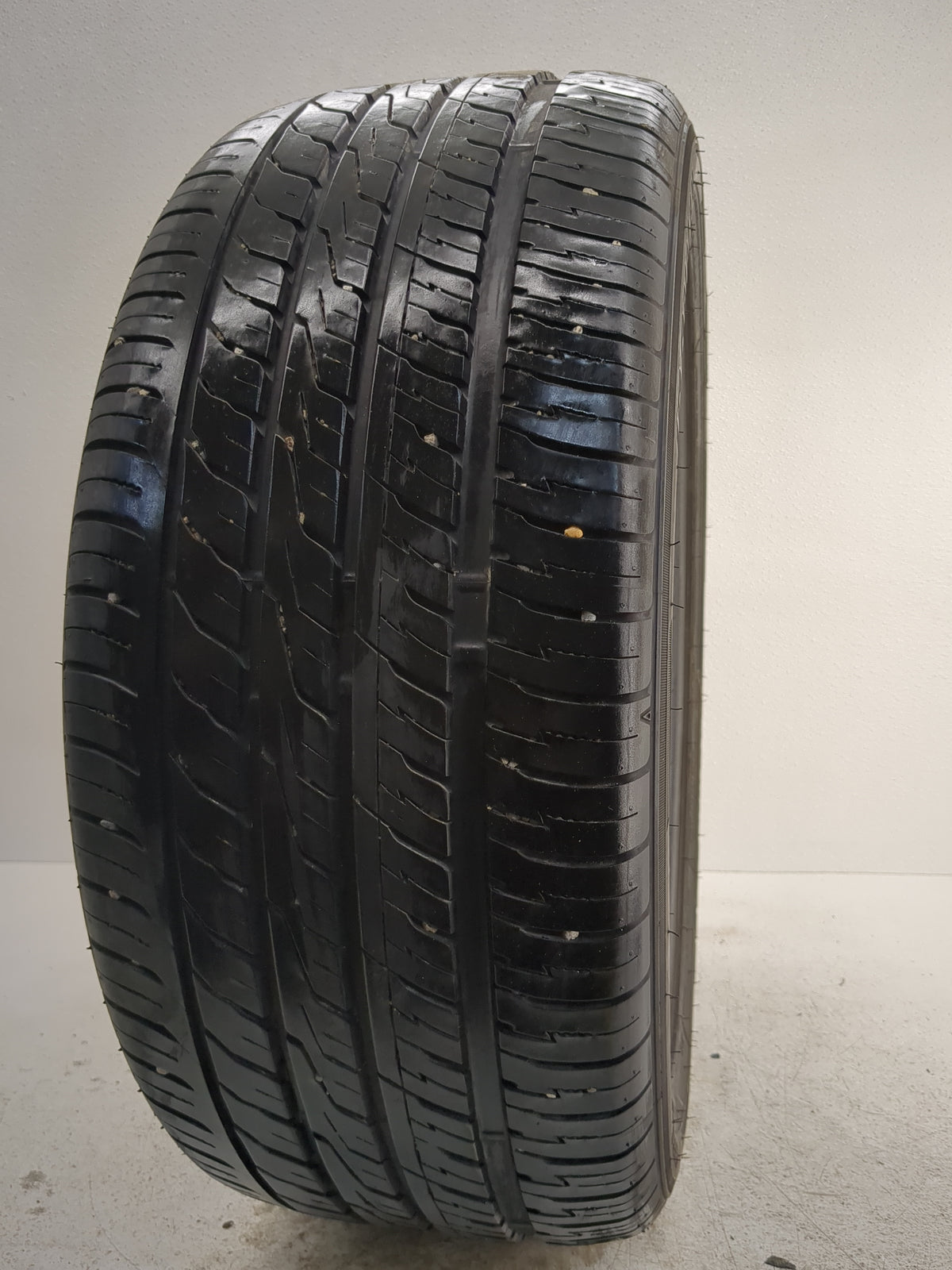 Used Tire 245/45R18 IRONMAN IMOVE GEN 3 100W - Tread Depth 9/32 - Oemusedautoparts1.com