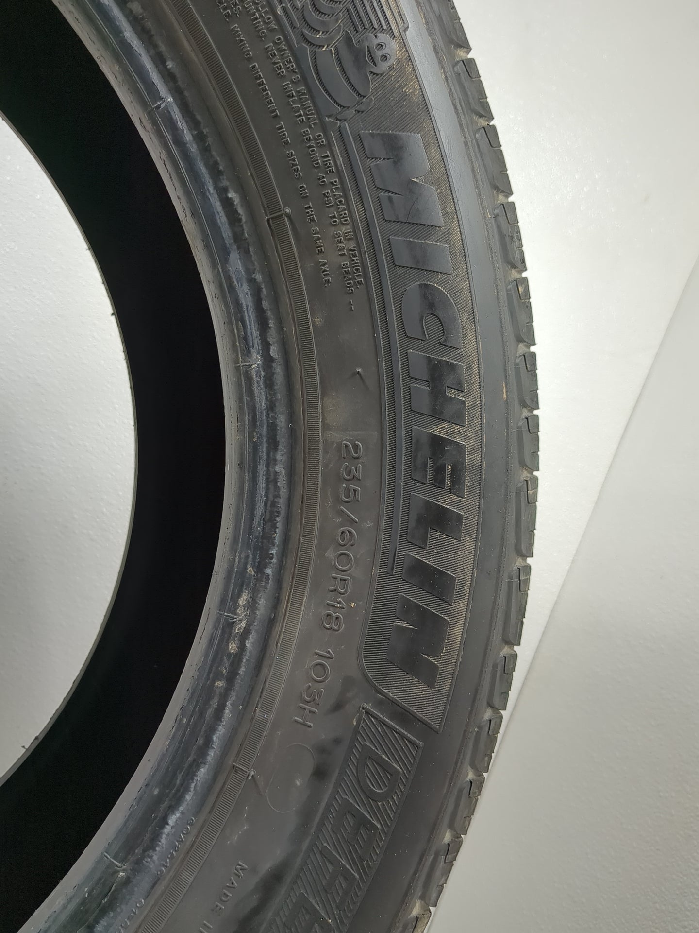 Used Tire 235/60R18 MICHELIN DEFENDER 103H - Tread Depth 6/32 - Oemusedautoparts1.com