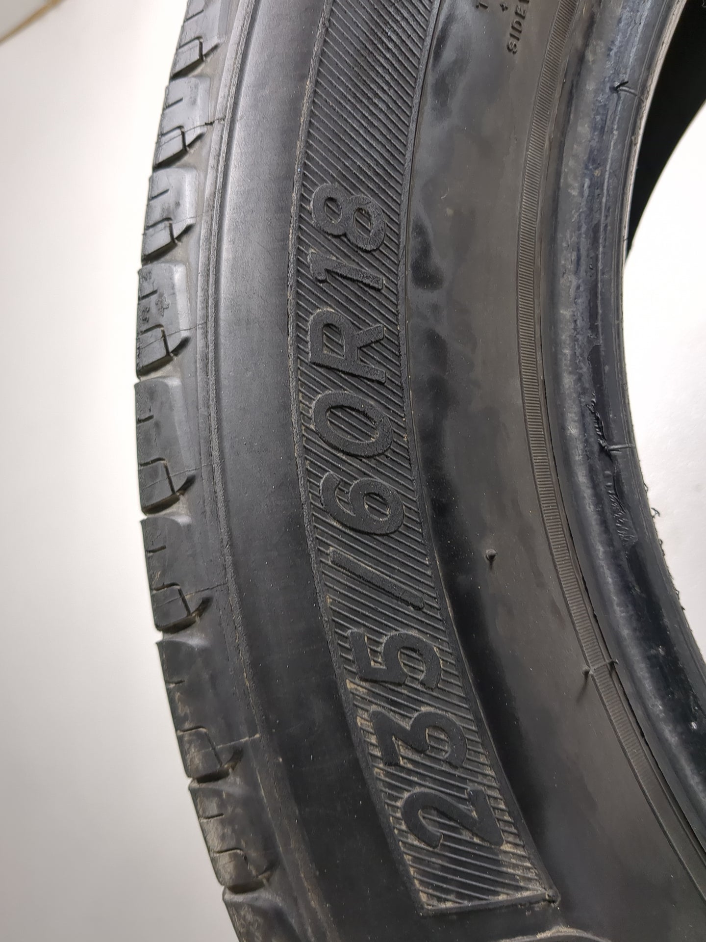 Used Tire 235/60R18 MICHELIN DEFENDER 103H - Tread Depth 6/32 - Oemusedautoparts1.com