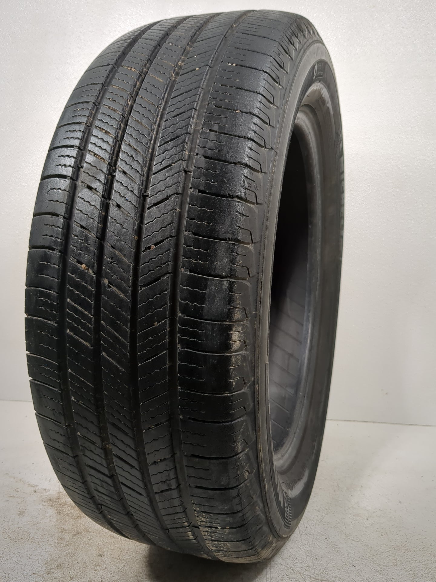Used Tire 235/60R18 MICHELIN DEFENDER T+H 103H - Tread Depth 6/32 - Oemusedautoparts1.com