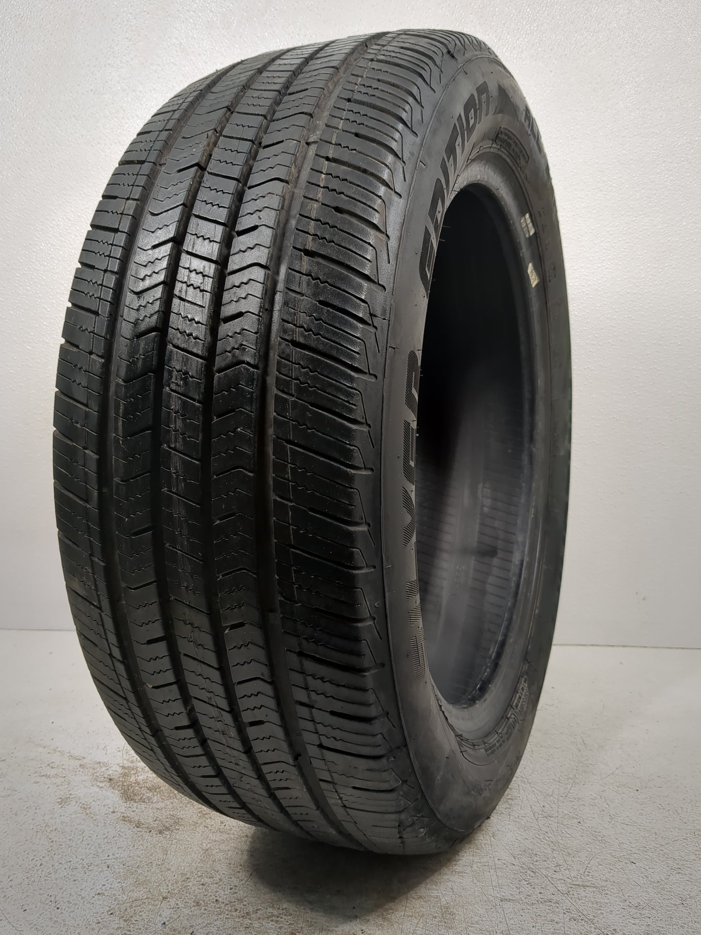 Used Tire 215/55R17 ARIZONIAN SILVER EDITION ALL SEASON 94V - Tread Depth 9/32 - Oemusedautoparts1.com