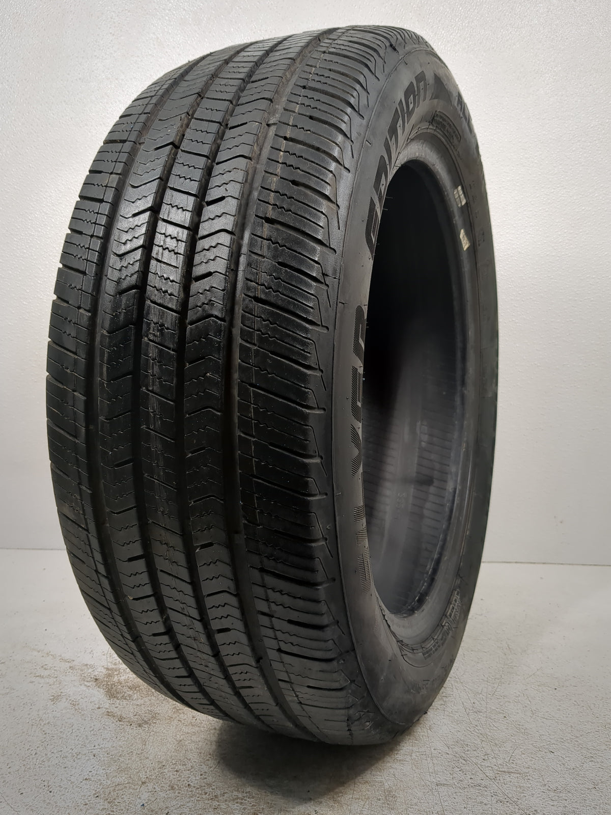 Used Tire 215/55R17 ARIZONIAN SILVER EDITION ALL SEASON 94V - Tread Depth 9/32 - Oemusedautoparts1.com