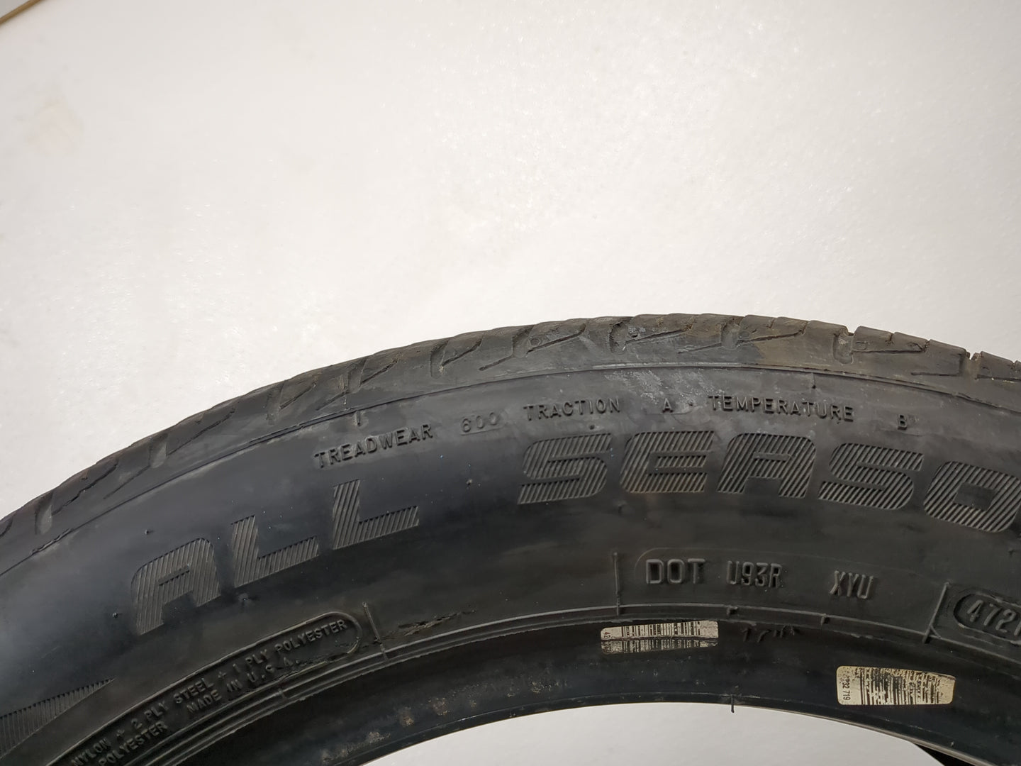 Used Tire 215/55R17 ARIZONIAN SILVER EDITION ALL SEASON 94V - Tread Depth 9/32 - Oemusedautoparts1.com