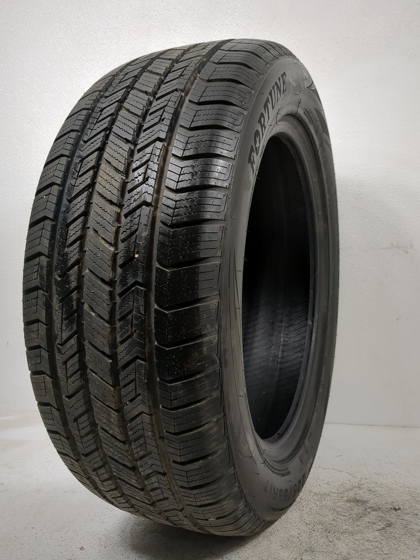 Used Tire 225/55R17 FORTUNE CLIMAFLEX 4S FSR402 97V - Tread Depth 10/32 - Oemusedautoparts1.com