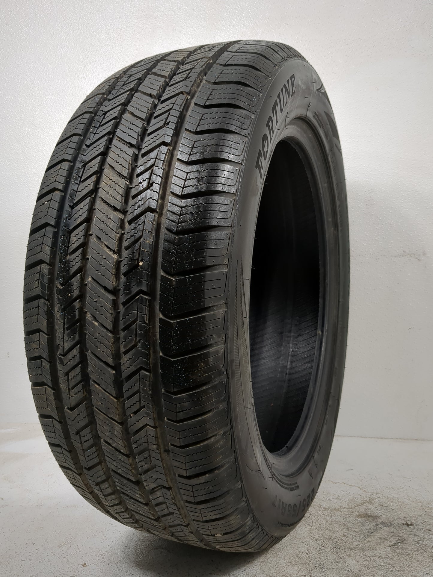 Used Tire 225/55R17 FORTUNE CLIMAFLEX 4S FSR402 97V - Tread Depth 10/32 - Oemusedautoparts1.com