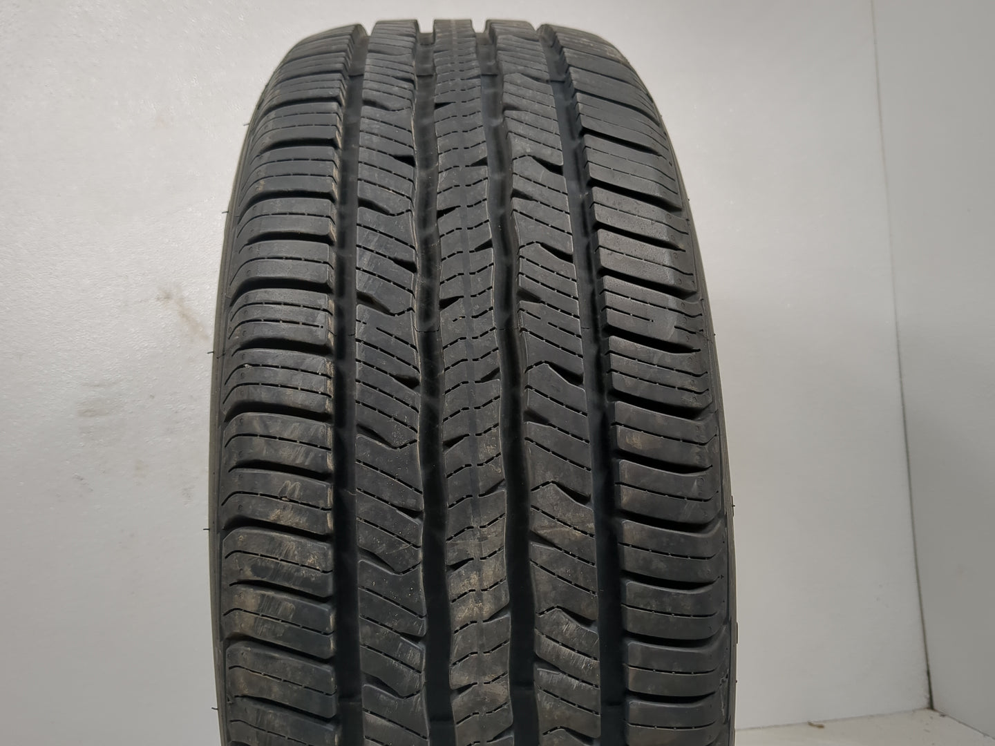 Used Tire 215/50R17 BFGOODRICH ADVANTAGE CONTROL 95V - Tread Depth 9/32 - Oemusedautoparts1.com