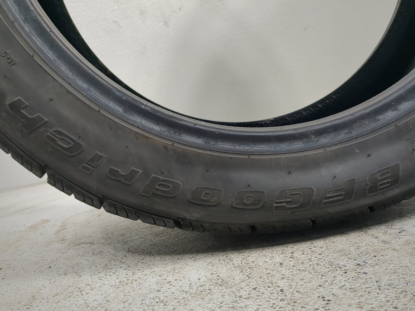 Used Tire 215/50R17 BFGOODRICH ADVANTAGE CONTROL 95V - Tread Depth 9/32 - Oemusedautoparts1.com