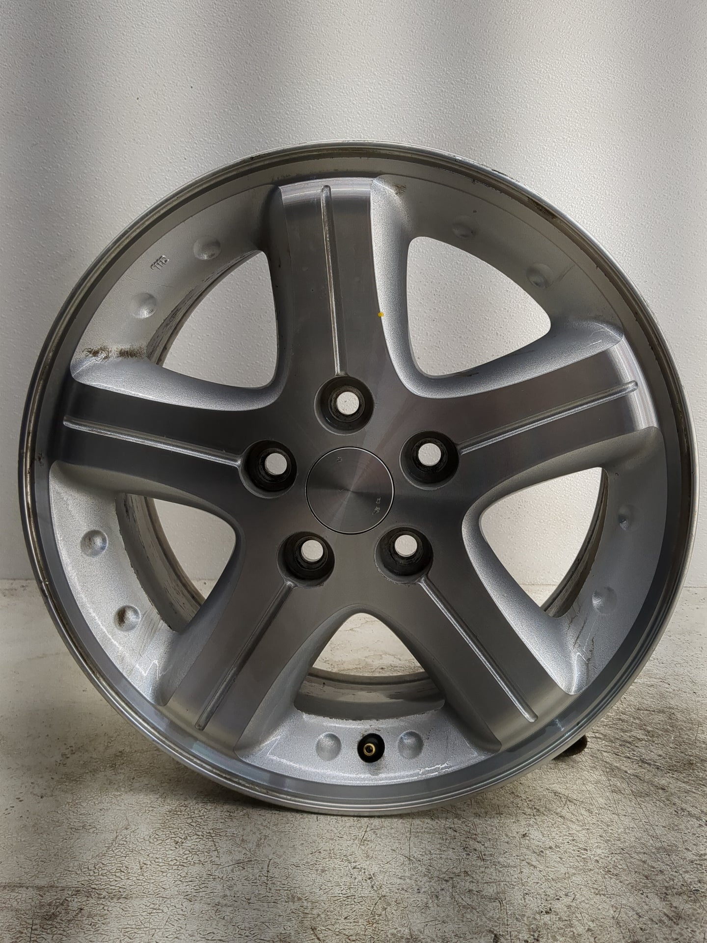 2002-2004 Dodge Intrepid Oem Wheel Rim 1253238 - Oemusedautoparts1.com
