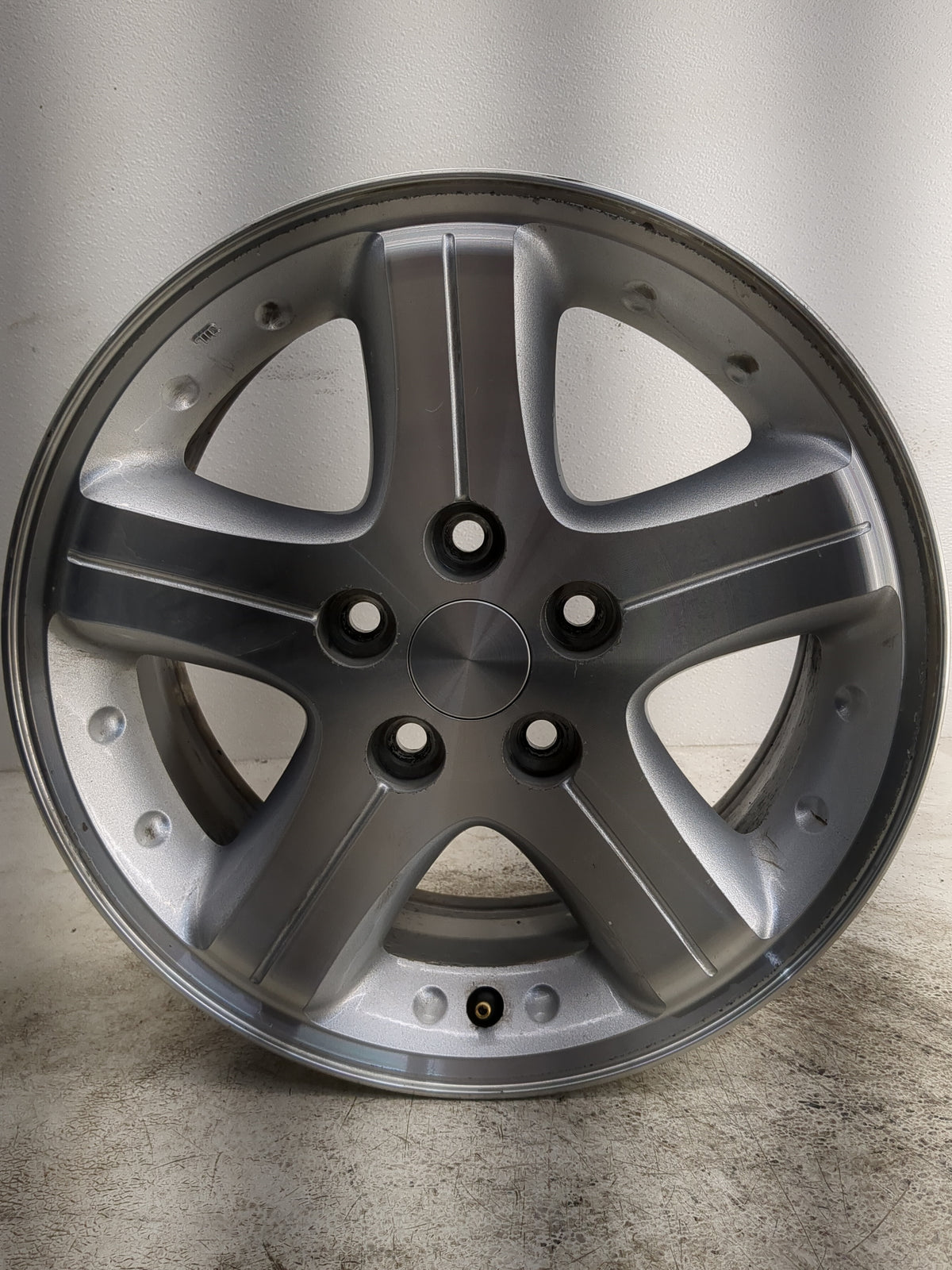 2002-2004 Dodge Intrepid Oem Wheel Rim 1253239 - Oemusedautoparts1.com