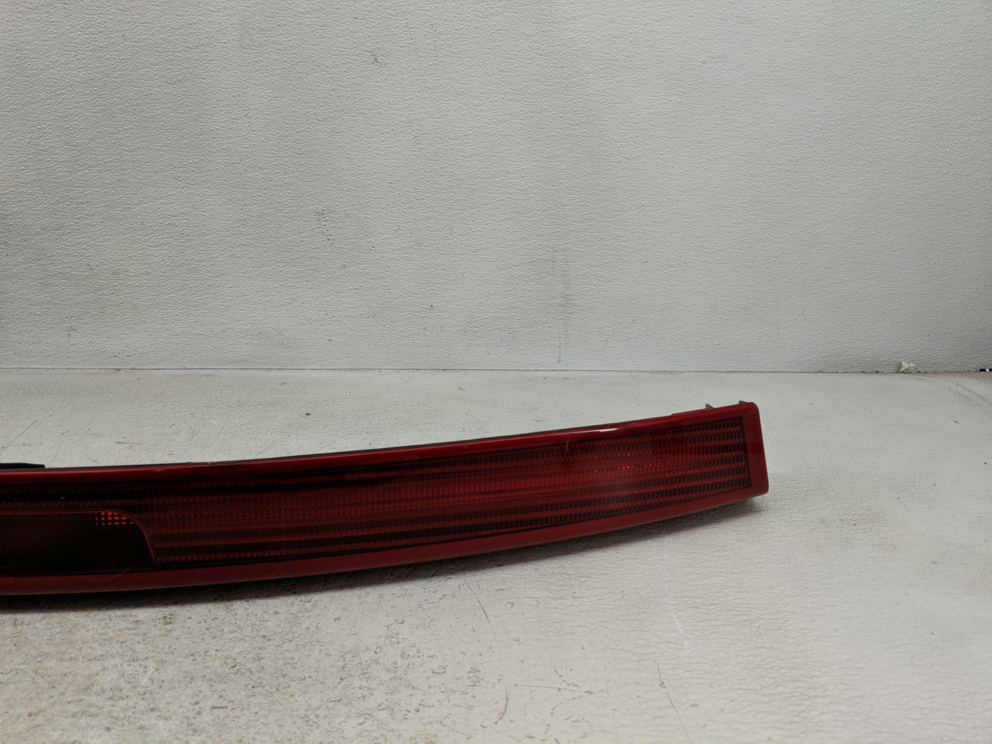 1998-2004 Dodge Intrepid Tail Light Assembly Driver Left OEM P/N:19284 3909-01A-PM 04574615 Fits OEM Used Auto Parts - Oemus