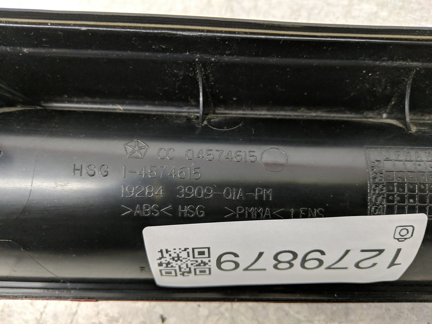 1998-2004 Dodge Intrepid Tail Light Assembly Driver Left OEM P/N:19284 3909-01A-PM 04574615 Fits OEM Used Auto Parts - Oemus