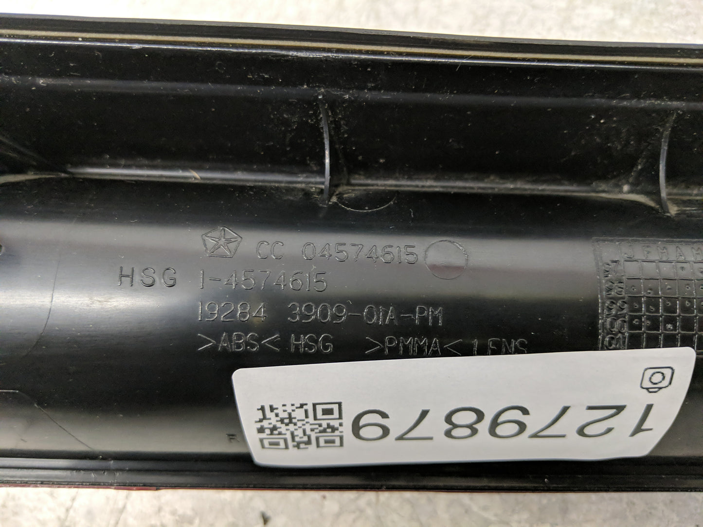 1998-2004 Dodge Intrepid Tail Light Assembly Driver Left OEM P/N:19284 3909-01A-PM 04574615 Fits OEM Used Auto Parts - Oemus