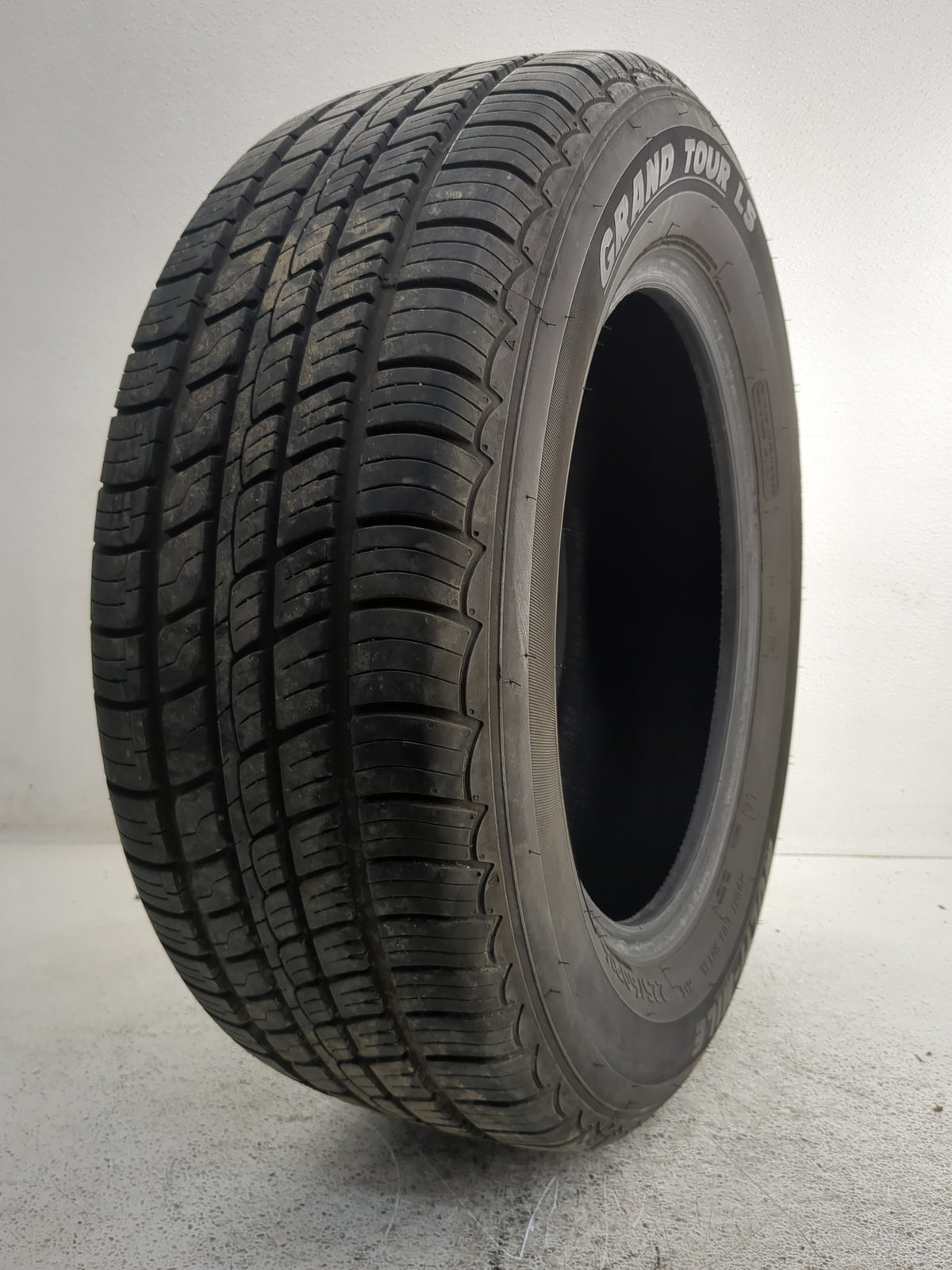 Used Tire 225/60R16 MULTI-MILE GRAND TOUR LS 98T - Tread Depth 13/32 - Oemusedautoparts1.com