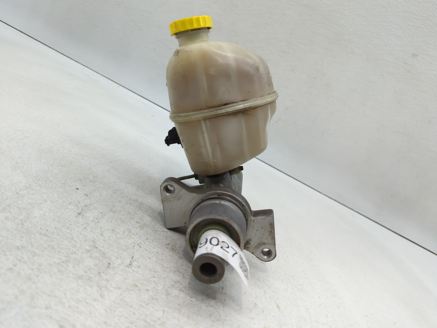 2002-2005 Dodge Ram 1500 Brake Master Cylinder - Oemusedautoparts1.com