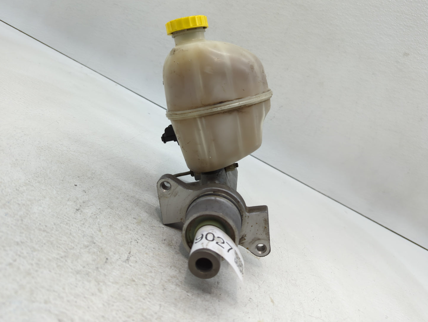 2002-2005 Dodge Ram 1500 Brake Master Cylinder - Oemusedautoparts1.com