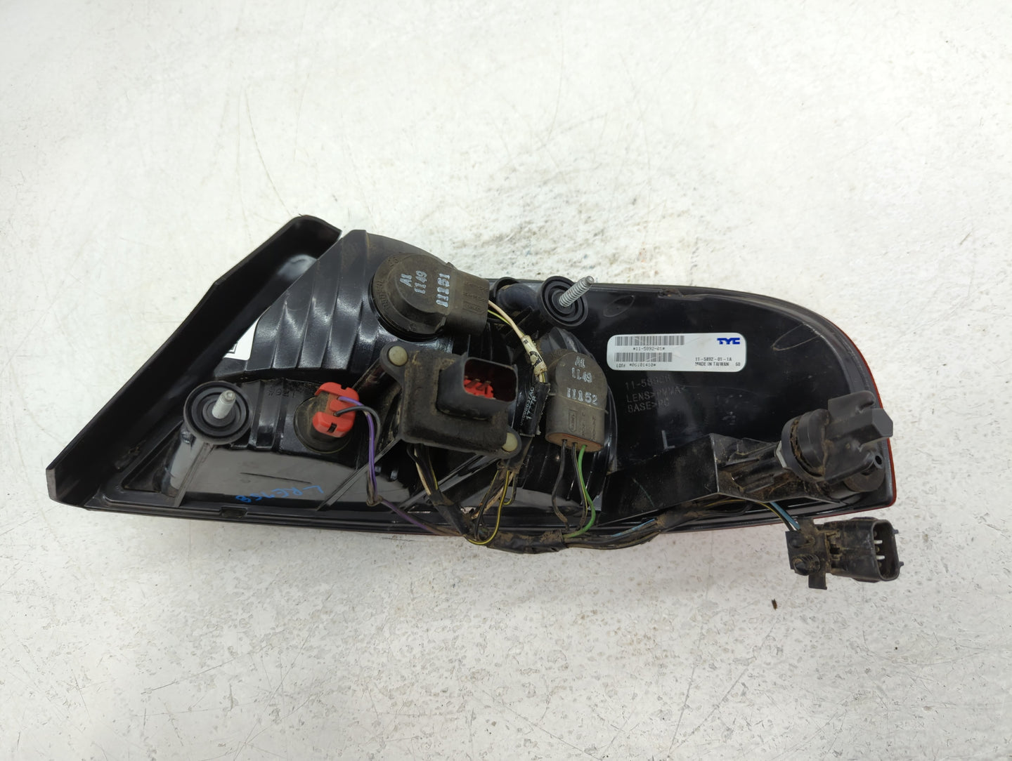 2001-2006 Dodge Stratus Tail Light Assembly Driver Left OEM P/N:11-5892-01-1A 06101410 Fits Fits 2001 2002 2003 2004 2005 20