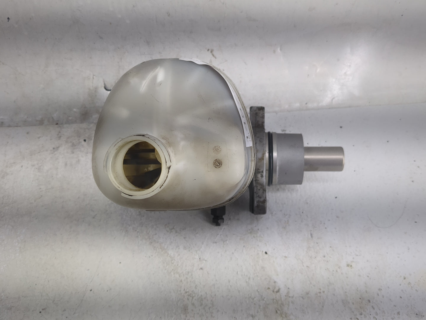 2002-2005 Dodge Ram 1500 Brake Master Cylinder 1497770 - Oemusedautoparts1.com