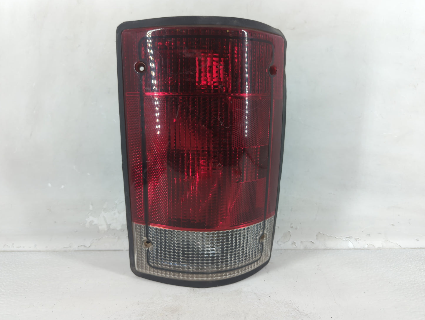 1995-2002 Ford E-350 Econoline Tail Light Assembly Passenger Right OEM P/N:F7UB-13440-AA Fits OEM Used Auto Parts - Oemuseda