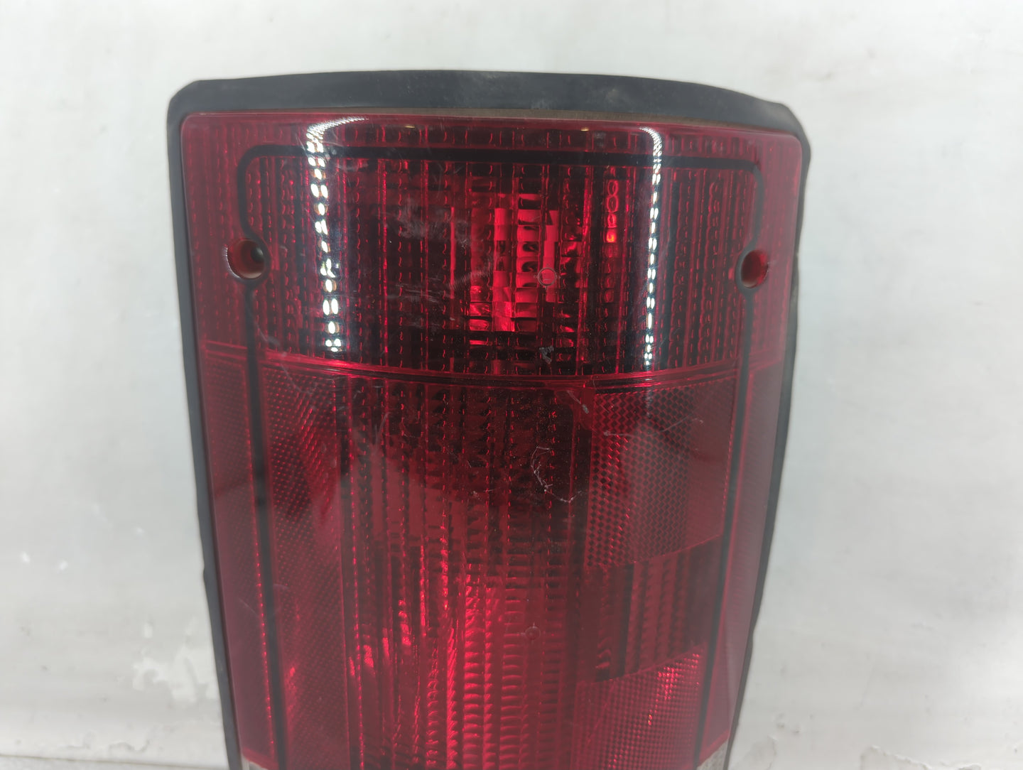 1995-2002 Ford E-350 Econoline Tail Light Assembly Passenger Right OEM P/N:F7UB-13440-AA Fits OEM Used Auto Parts - Oemuseda