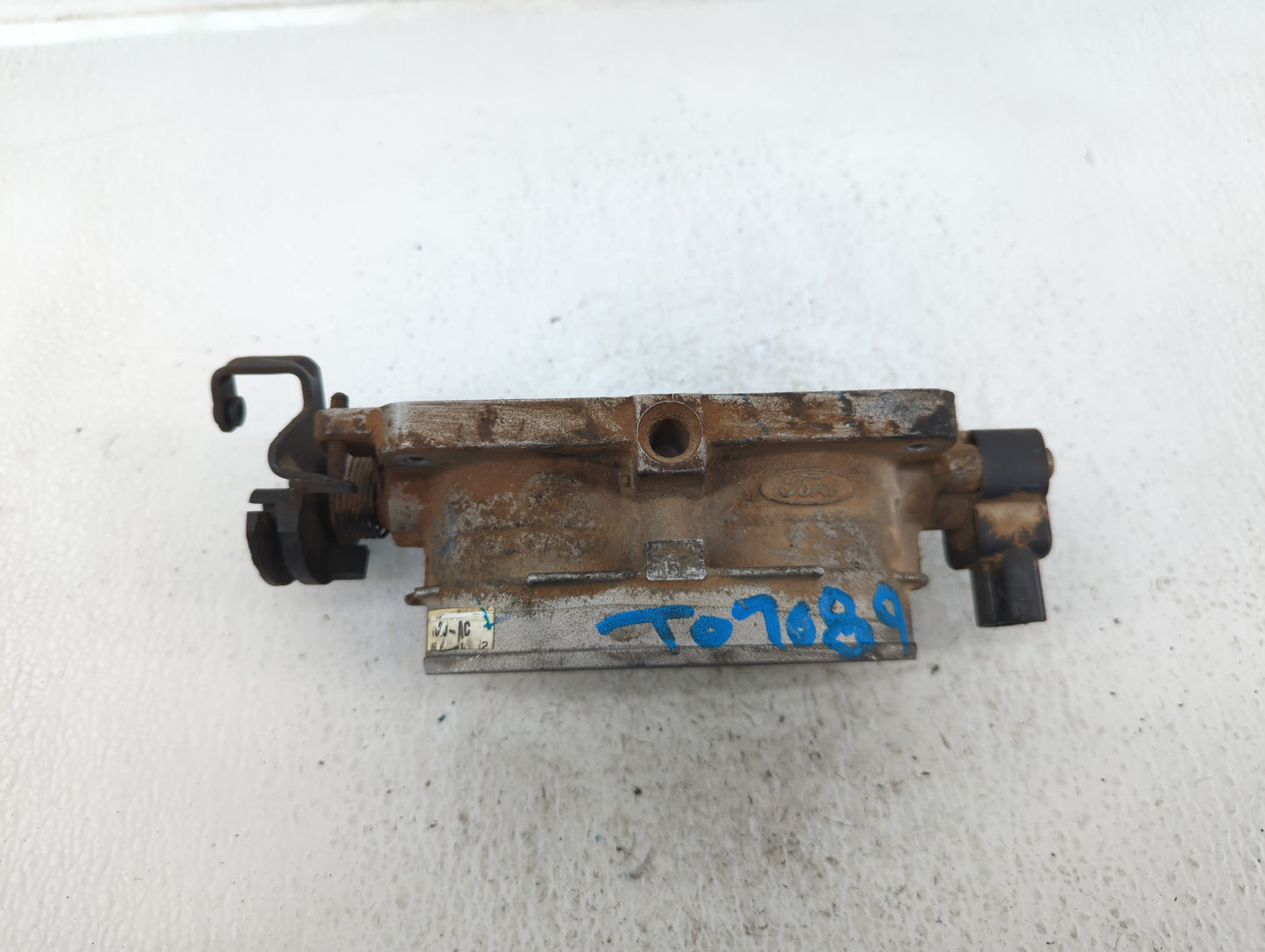 2002 Ford Econoline Throttle Body Fits OEM Used Auto Parts - Oemusedautoparts1.com