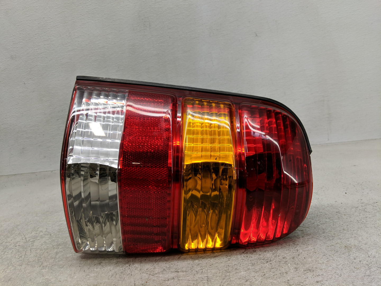 2001-2007 Ford Escape Tail Light Assembly Driver Left OEM Fits Fits 2001 2002 2003 2004 2005 2006 2007 OEM Used Auto Parts -