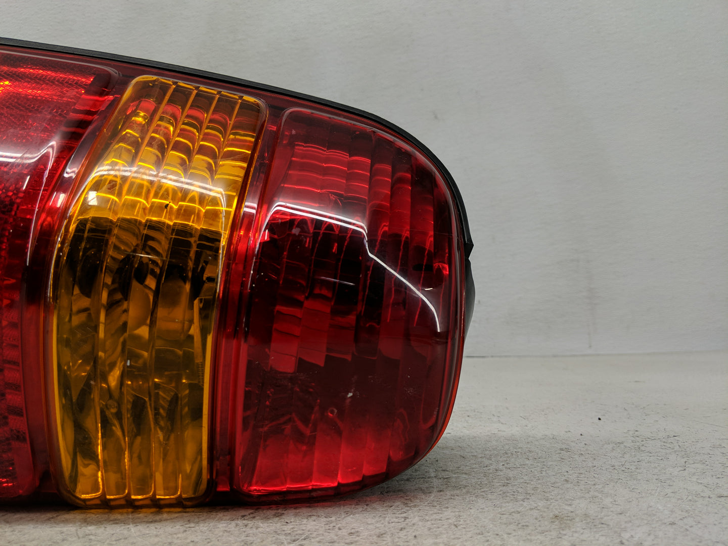 2001-2007 Ford Escape Tail Light Assembly Driver Left OEM Fits Fits 2001 2002 2003 2004 2005 2006 2007 OEM Used Auto Parts -