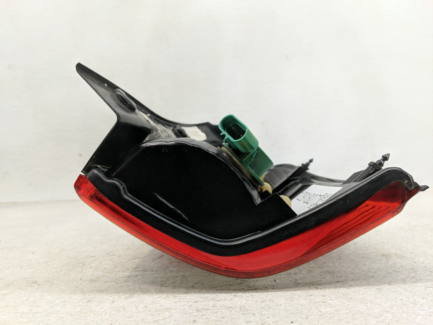 2001-2007 Ford Escape Tail Light Assembly Driver Left OEM Fits Fits 2001 2002 2003 2004 2005 2006 2007 OEM Used Auto Parts -