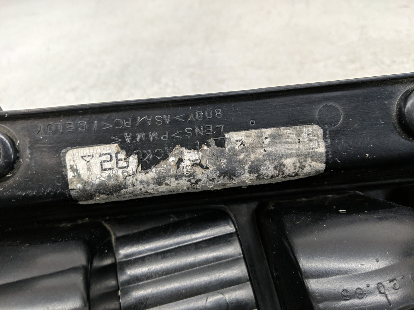 2001-2007 Ford Escape Tail Light Assembly Driver Left OEM Fits Fits 2001 2002 2003 2004 2005 2006 2007 OEM Used Auto Parts -