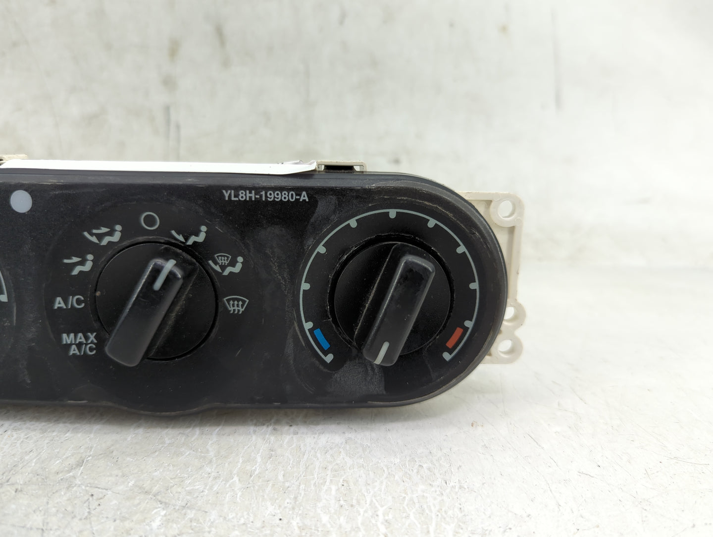 2001-2002 Ford Escape Climate Control Module Temperature AC/Heater Replacement P/N:YL8H-19980-A Fits Fits 2001 2002 OEM Used