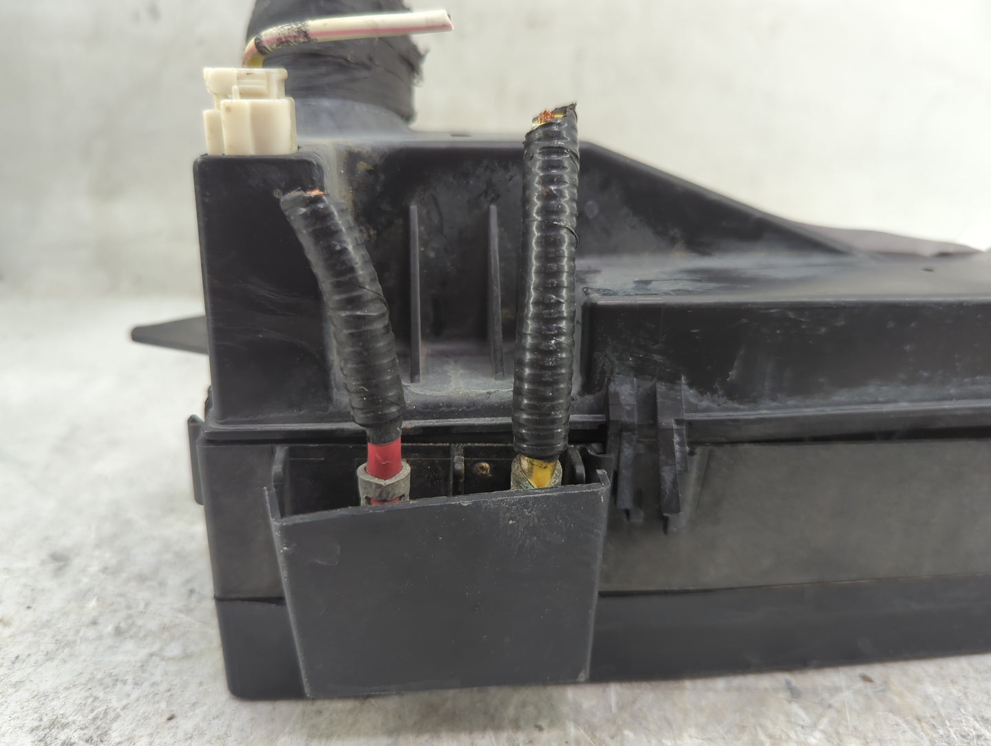 2001-2004 Ford Escape Fusebox Fuse Box Panel Relay Module Fits Fits 2001 2002 2003 2004 OEM Used Auto Parts - Oemusedautopar