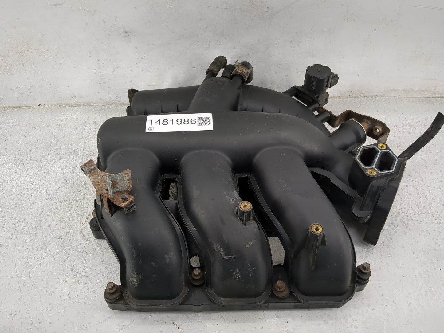 2002 Ford Escape Air Intake Manifold P/N:XL8E-9424-CD Fits OEM Used Auto Parts - Oemusedautoparts1.com