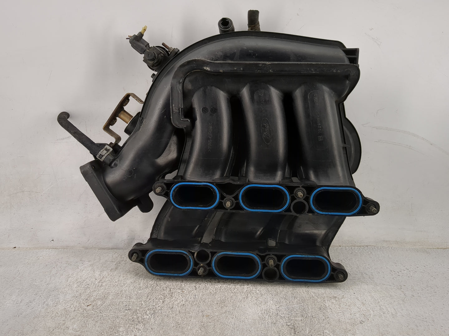 2002 Ford Escape Air Intake Manifold P/N:XL8E-9424-CD Fits OEM Used Auto Parts - Oemusedautoparts1.com