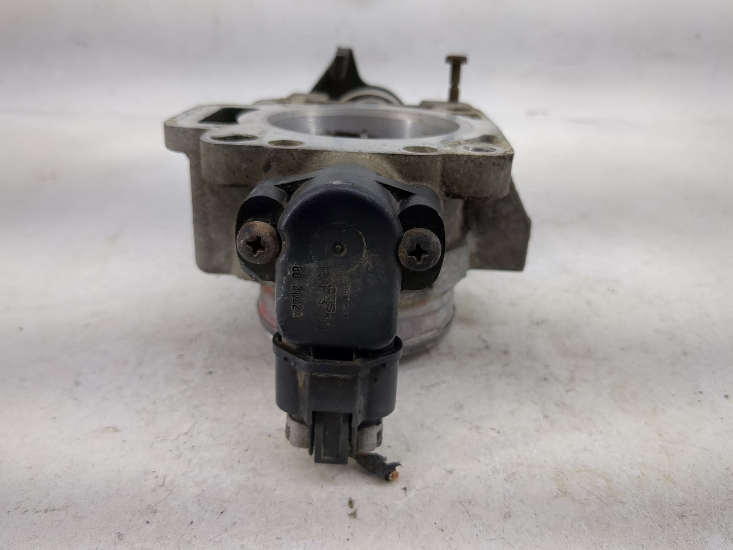 2002 Ford Escape Throttle Body P/N:F5RF 9B989 Fits OEM Used Auto Parts - Oemusedautoparts1.com