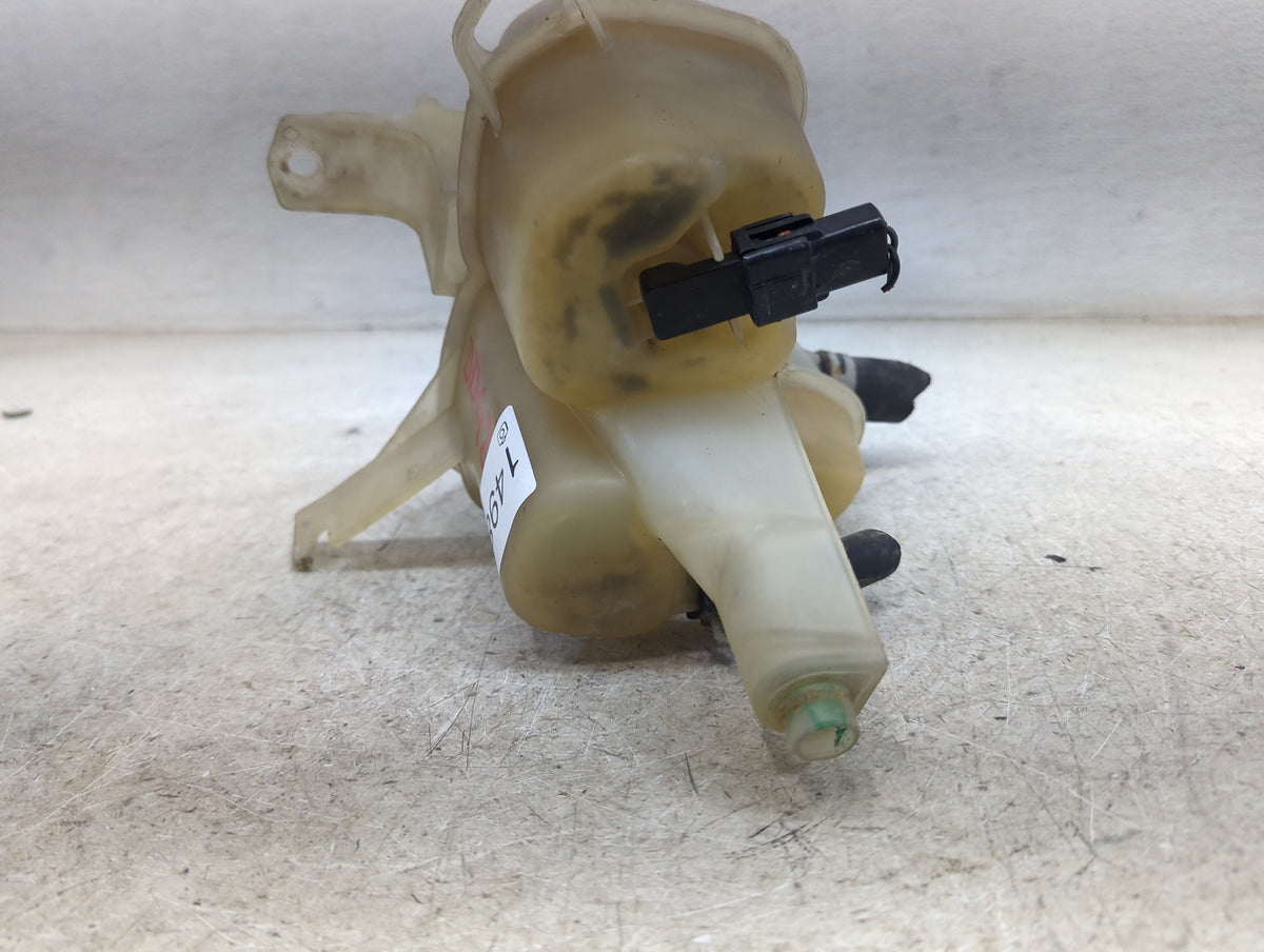 2001-2007 Ford Escape Windshield Washer Fluid Reservoir Bottle Oem 1498751 - Oemusedautoparts1.com