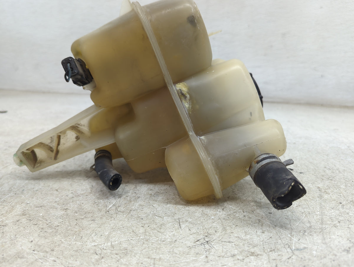 2001-2007 Ford Escape Windshield Washer Fluid Reservoir Bottle Oem 1498751 - Oemusedautoparts1.com