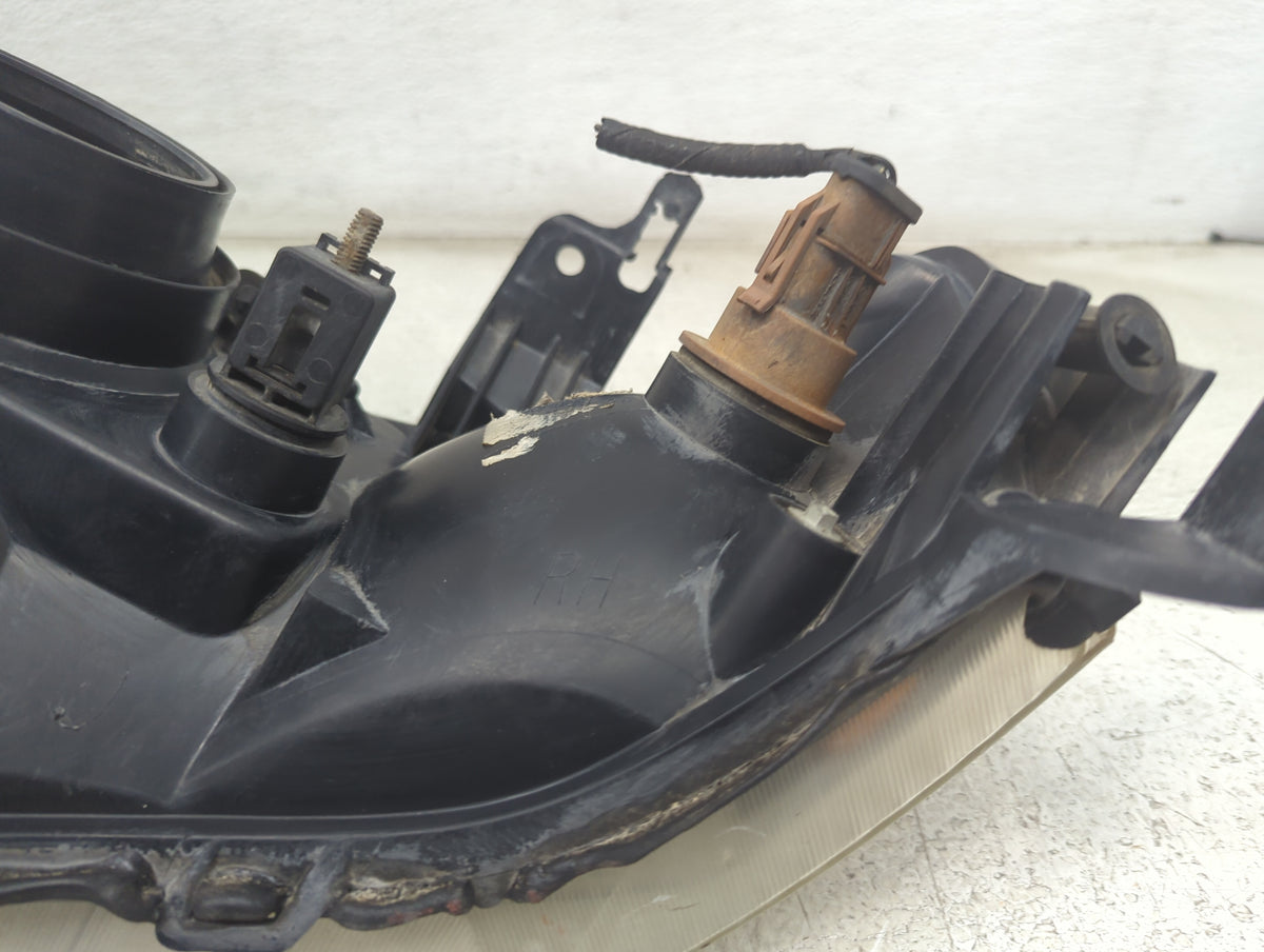 2002 Ford Escape Passenger Right Oem Head Light Headlight Lamp - Oemusedautoparts1.com