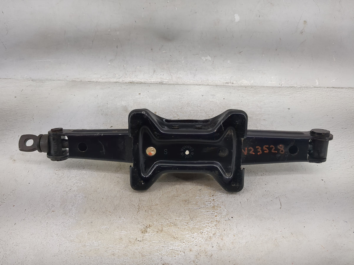 2002 Ford Escape Spare Scissor Car Jack - Oemusedautoparts1.com