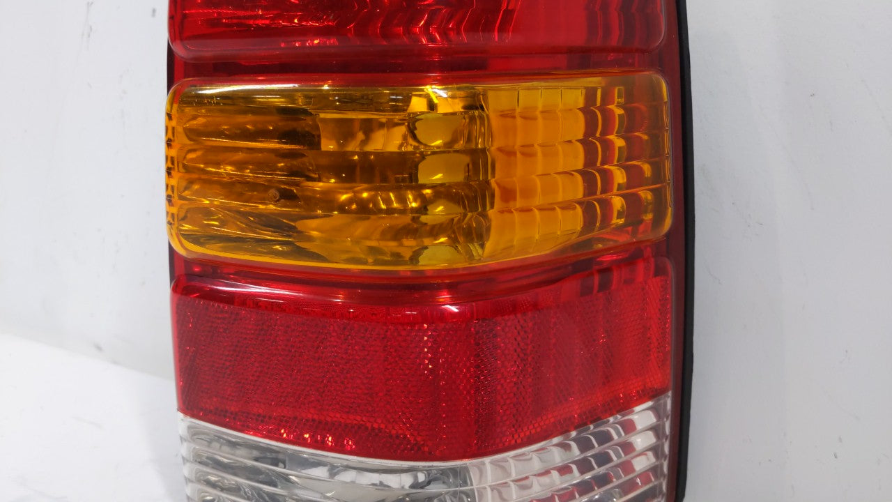 2001-2007 Ford Escape Tail Light Assembly Passenger Right OEM P/N:1L84-13B504-D 4L84-13B504-D Fits OEM Used Auto Parts - Oem