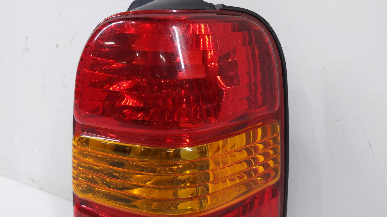 2001-2007 Ford Escape Tail Light Assembly Passenger Right OEM P/N:1L84-13B504-D 4L84-13B504-D Fits OEM Used Auto Parts - Oem