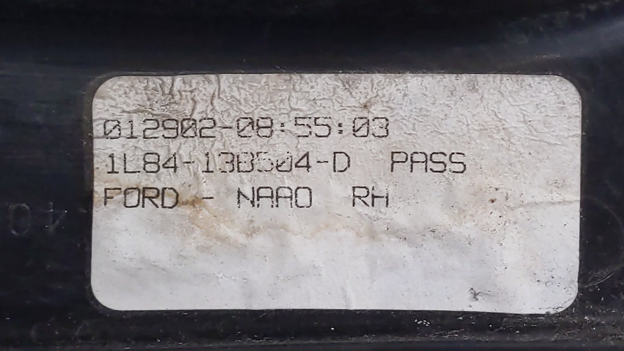 2001-2007 Ford Escape Tail Light Assembly Passenger Right OEM P/N:1L84-13B504-D 4L84-13B504-D Fits OEM Used Auto Parts - Oem