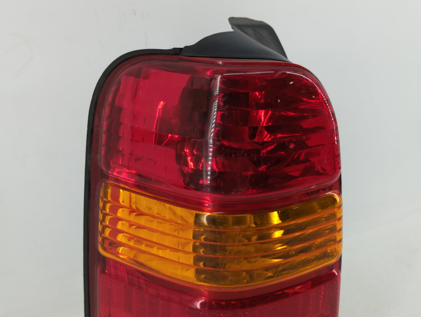 2001-2007 Ford Escape Tail Light Assembly Driver Left OEM P/N:1L84-13B505-D Fits Fits 2001 2002 2003 2004 2005 2006 2007 OEM