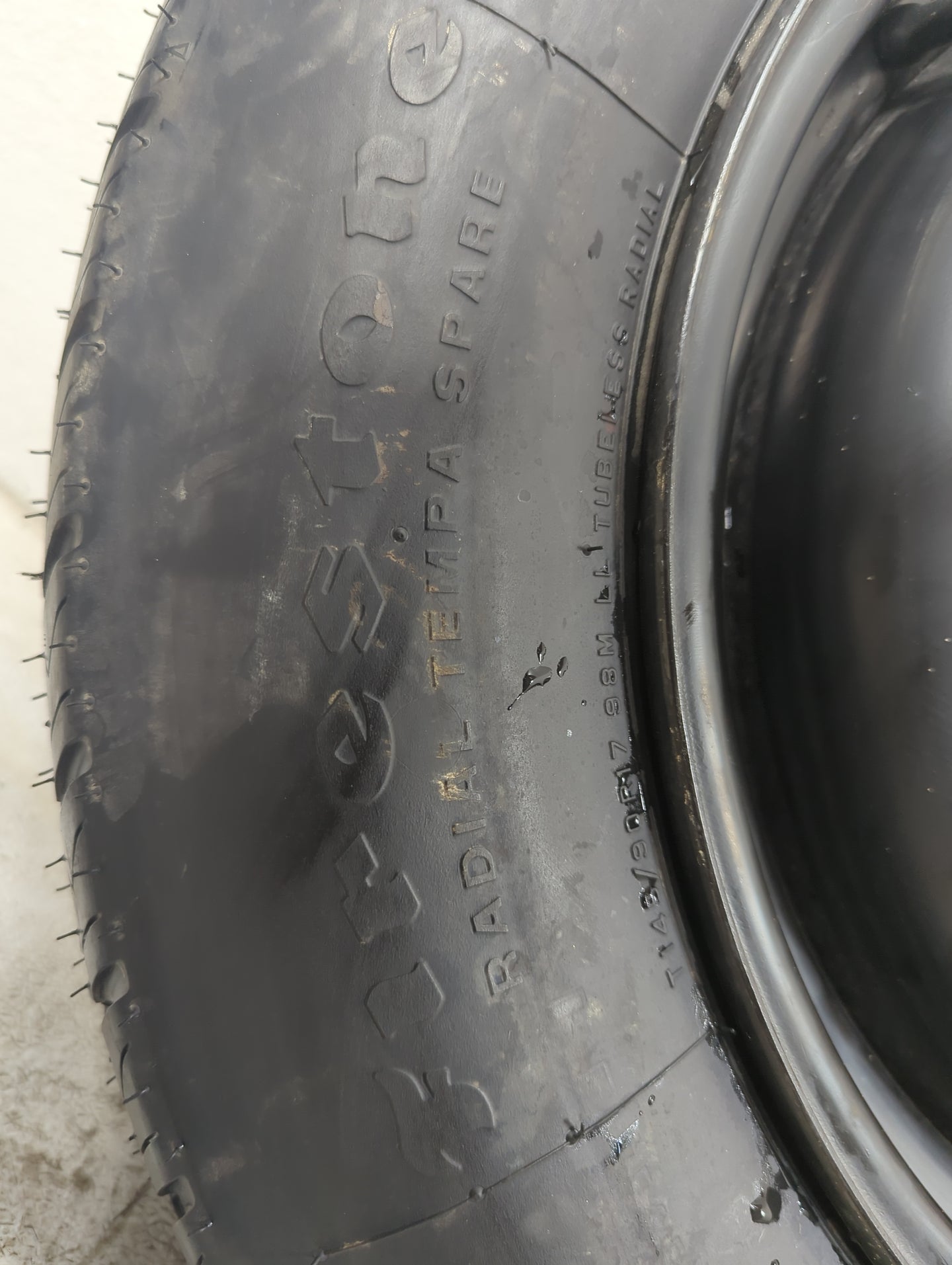 2001-2004 Ford Escape Spare Donut Tire Wheel Rim Oem 5036165 - Oemusedautoparts1.com