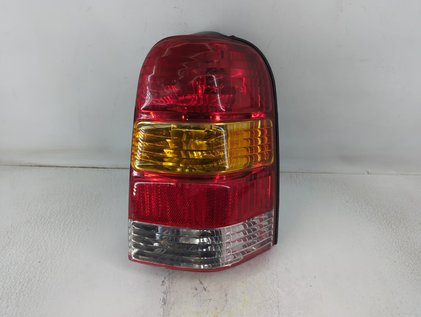 2001-2007 Ford Escape Tail Light Assembly Passenger Right OEM Fits Fits 2001 2002 2003 2004 2005 2006 2007 OEM Used Auto Par