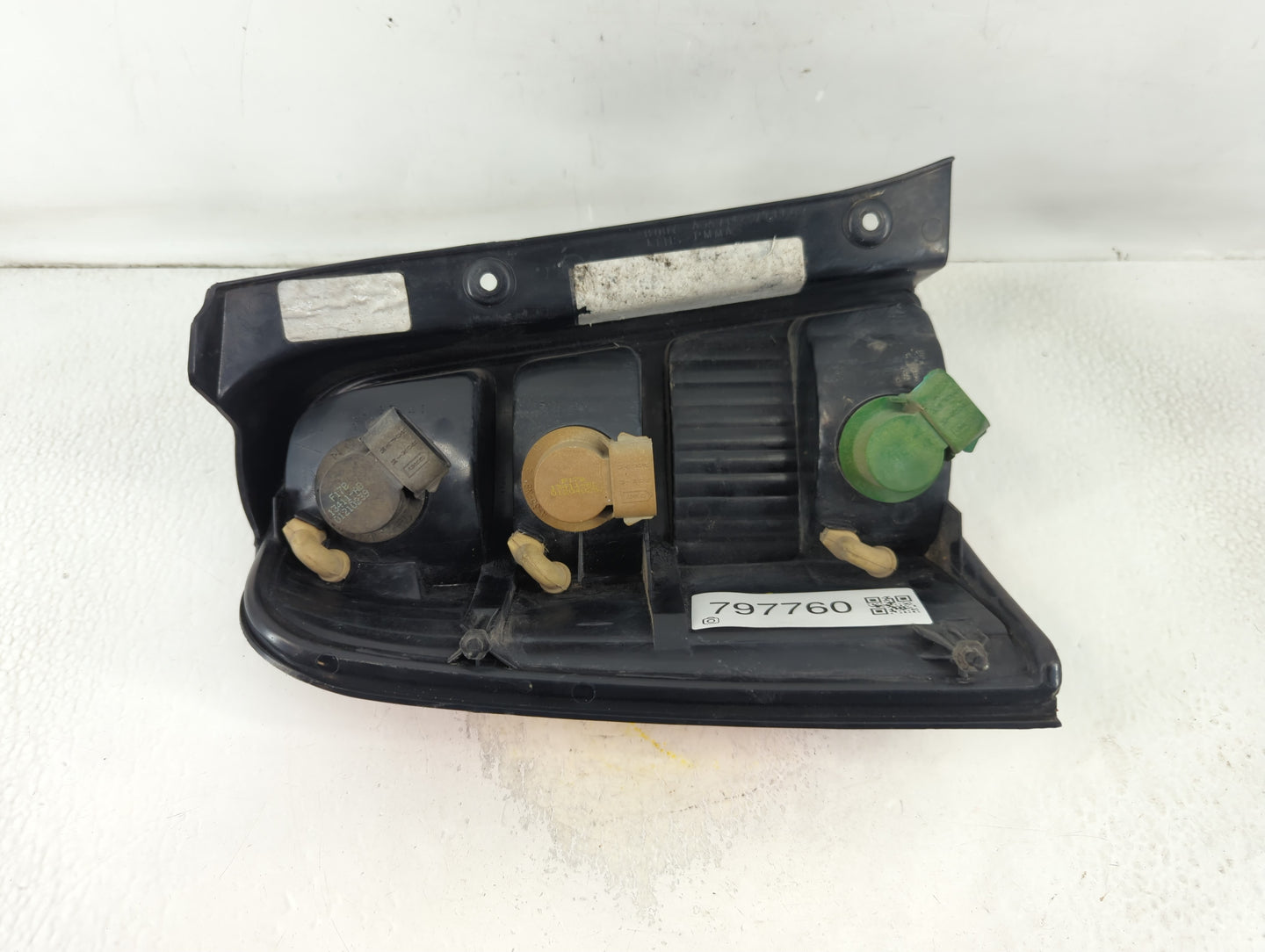 2001-2007 Ford Escape Tail Light Assembly Passenger Right OEM Fits Fits 2001 2002 2003 2004 2005 2006 2007 OEM Used Auto Par