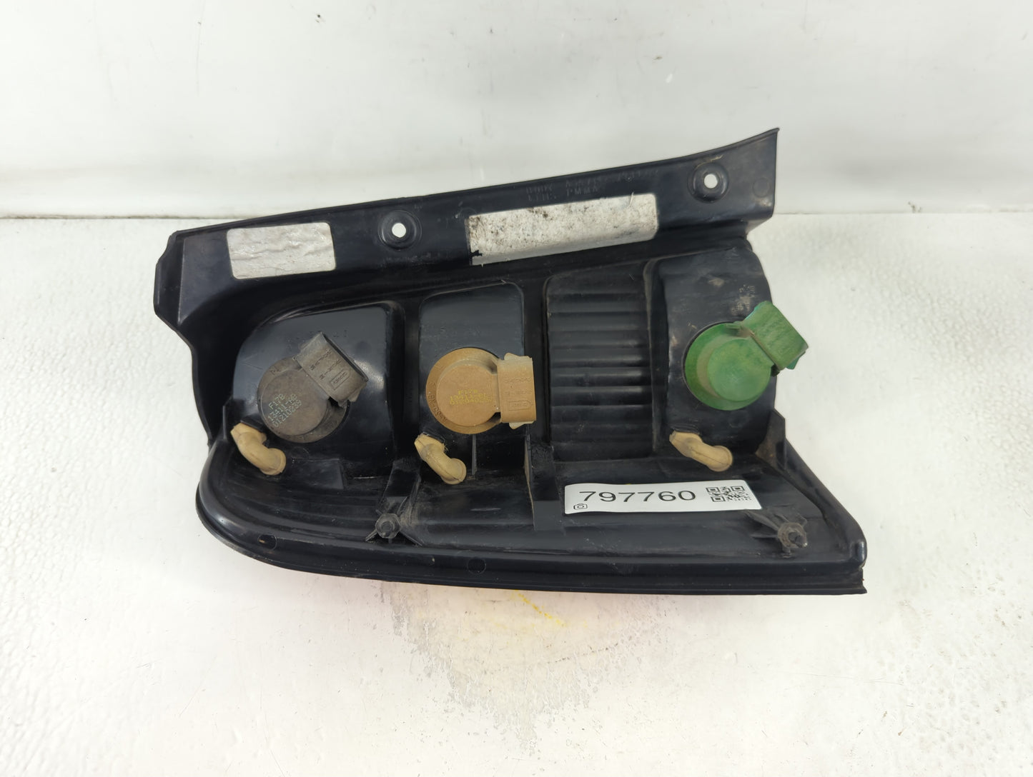 2001-2007 Ford Escape Tail Light Assembly Passenger Right OEM Fits Fits 2001 2002 2003 2004 2005 2006 2007 OEM Used Auto Par