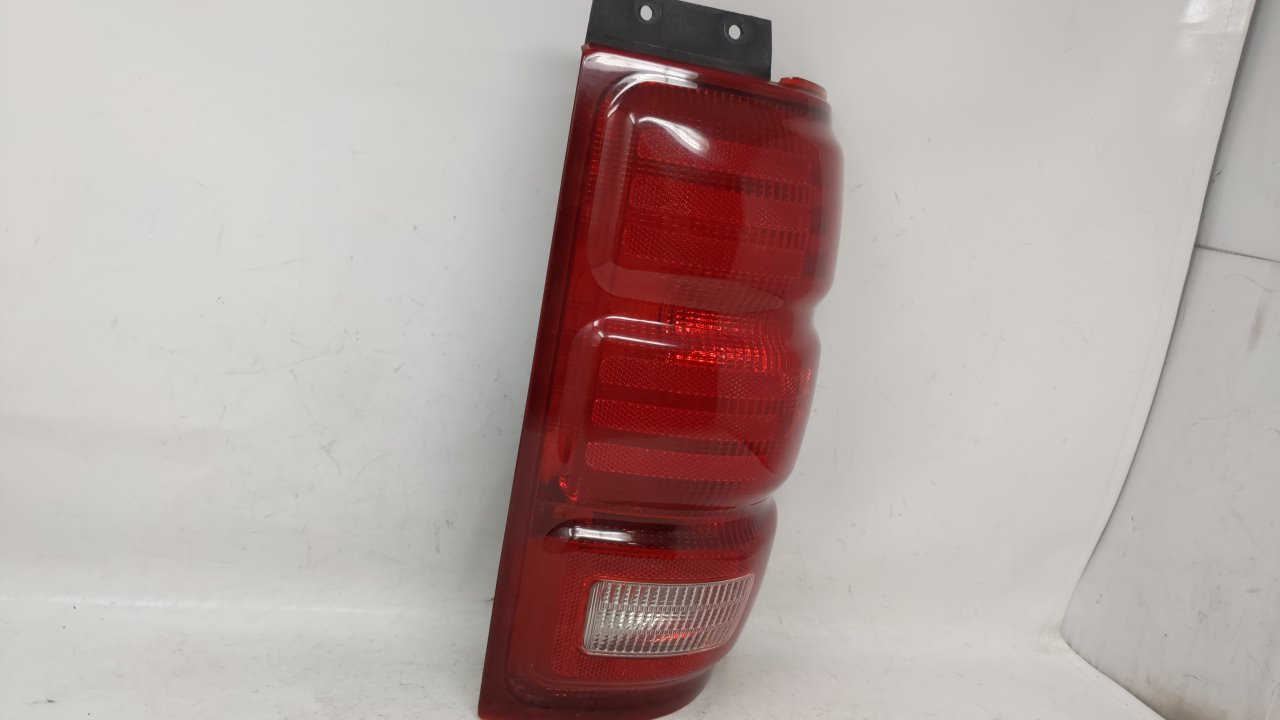 1997-2002 Ford Expedition Tail Light Assembly Passenger Right OEM Fits Fits 1997 1998 1999 2000 2001 2002 OEM Used Auto Part